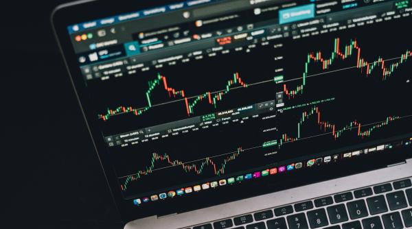 bursele europene in deriva yenul japonez si francul elvetian au redevenit monede de refugiu