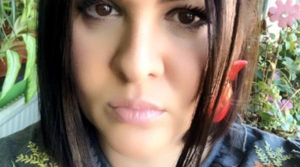 o recunosti s a retras din showbiz si e discreta pe retelele de socializare in anii 90 facea senzatie alaturi de cei doi colegi de trupa