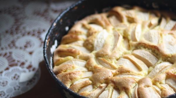 reteta simpla si delicioasa placinta cu mere