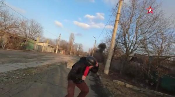 jurnalisti care filmau in donbas cat pe ce sa fie impuscati video