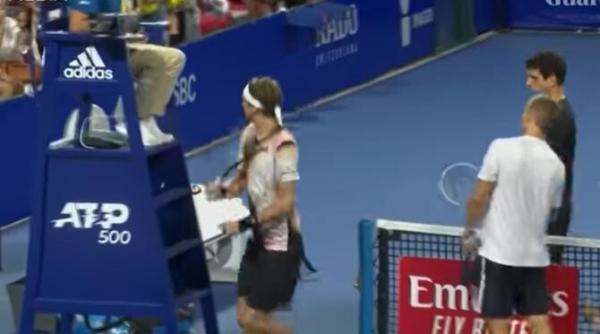 nervi intinsi la maximum in tenis alexander zverev a dat cu racheta in scaunul arbitrului de trei ori risca cea mai mare amenda din istorie