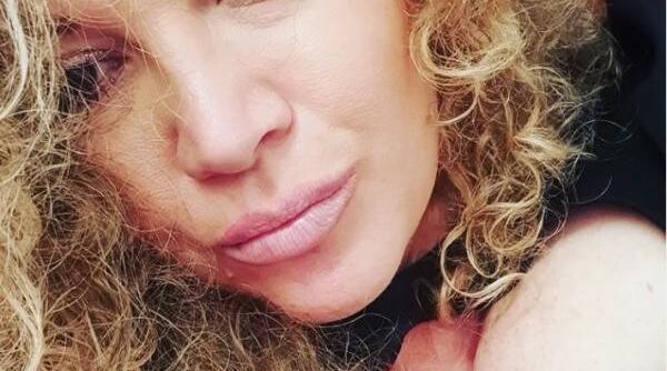 oana lis  hartuita la cabinet  incerc sa ma calmez  ma suna tot felul de frustrati