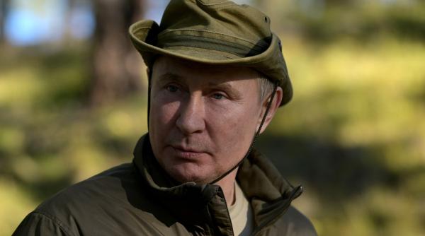 viata lui putin de la un adolescent romantic ofiter kgb la lider de temut la 12 ani era descris ca fiind un copil problema foto