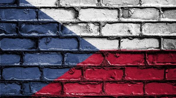 presedintele ceh rusia ar trebui deconectata de la sistemul financiar swift este necesar sa izolam un nebun nu doar sa ne aparam impotriva lui cu vorbe ci si cu masuri concrete