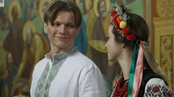 un cuplu ucrainean s a cununat religios in timpul invaziei ruse