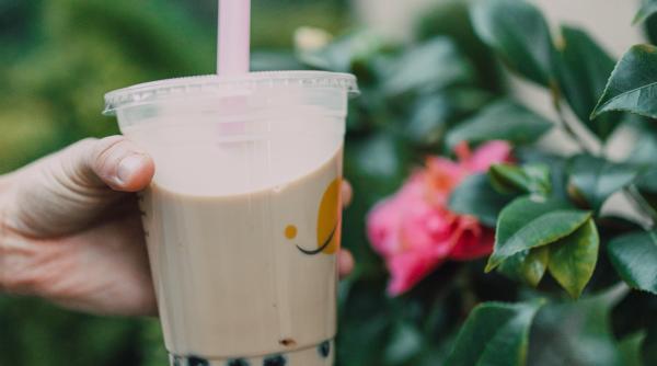 ce este ceaiul thailandez tot ce trebuie sa stiti despre acest deliciu dulce si condimentat