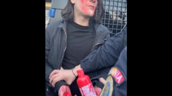 scandal la protestul din fata ambasadei rusiei la bucuresti florin badita saltat de jandarmi video