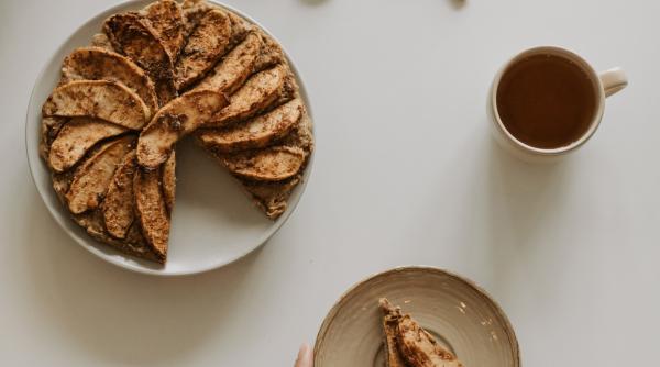 reteta delicioasa prajitura cu biscuiti si mere