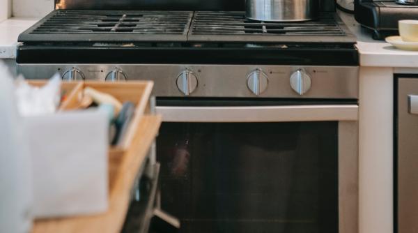 cum sa cureti cuptorul cu ingredientele din casa trei variante simple