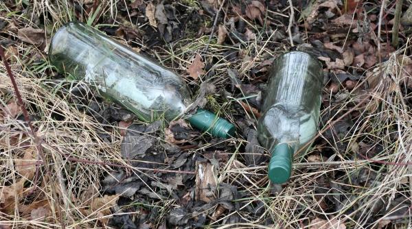 impresionant femeile din ucraina aduna sticle pentru a face cocktailuri molotov televiziunea nationala difuzeaza tutoriale despre cum se fac aceste arme artizanale