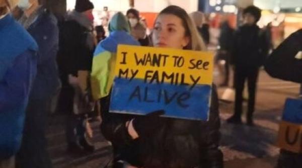 tata a ramas in kiev sa ne ajute eroii marturia in lacrimi a unui copil care fuge din ucraina