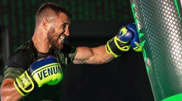 vasil lomasenko fostul campion mondial de box s a alaturat unui batalion de aparare ucrainean