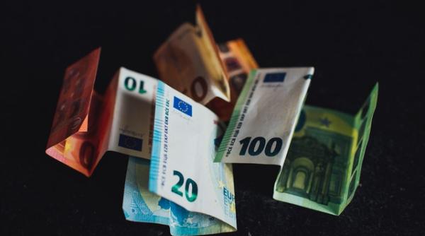 ce se intampla cu euro cash inca o zi fara lichiditati euro a ajuns la vanzare la 5 3 lei foto prof cosea avertizeaza dupa mesajele calme ale bancilor