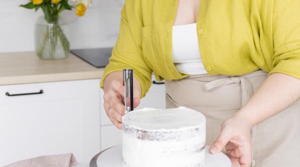 reteta delicioasa tort pavlova cu frisca si fructe