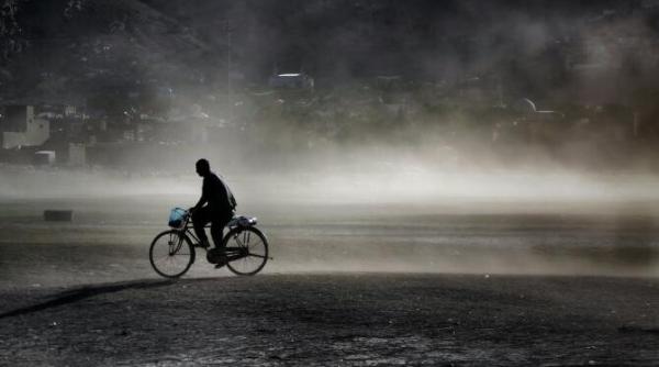 un refugiat afgan din ucraina a fugit in polonia dupa bombardamentele ruse