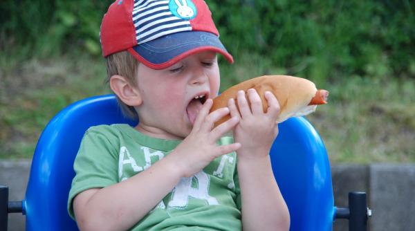 copiii americani cred ca hotdog ul este o leguma confunda crenvurstii cu morcovii studiu