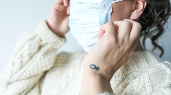 coronavirus franta anunta sfarsitul obligativitatii mastii sanitare si suspenda pasaportul de vaccinare incepand din 14 martie