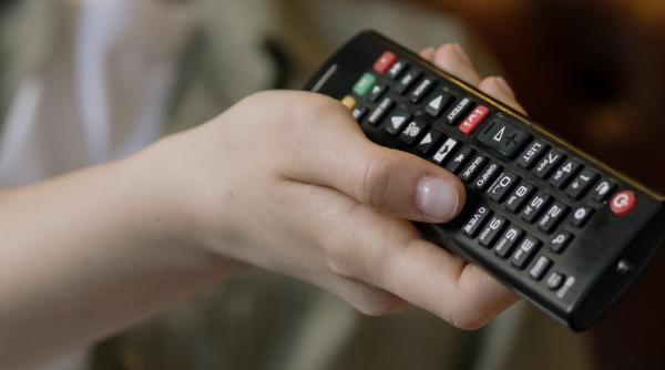 o televiziune din rusia critica a kremlinului isi opreste temporar activitatea situatia similara si cu un post de radio