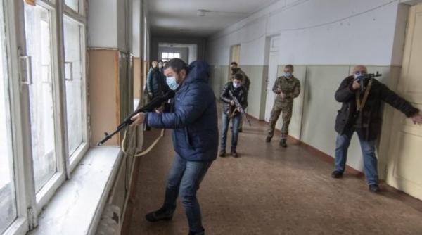 razboi rusia ucraina femeile copiii si batranii nu pot fi evacuati din mariupol primarul vadym boichenkol au distrus poduri si trenuri