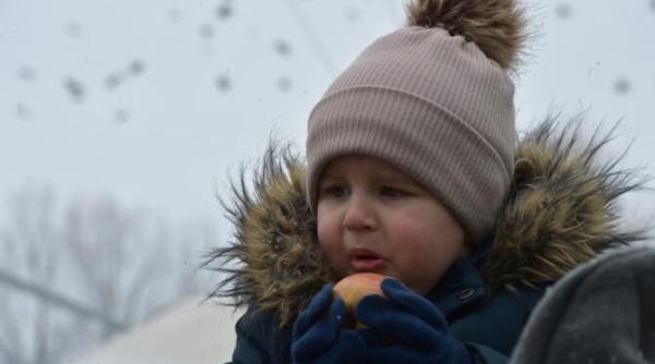 refugiati din mijlocul razboiului dramele care l au rupt pe mandachi astia sunt monstrii astazi a venit o speranta s a nascut la suceava primul copilas refugiat o fetita