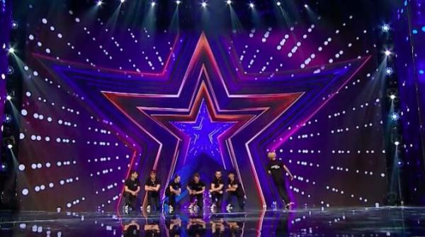 demonstratie de street dance pe scena romanii au talent cam asta ar trebui sa fie nivelul