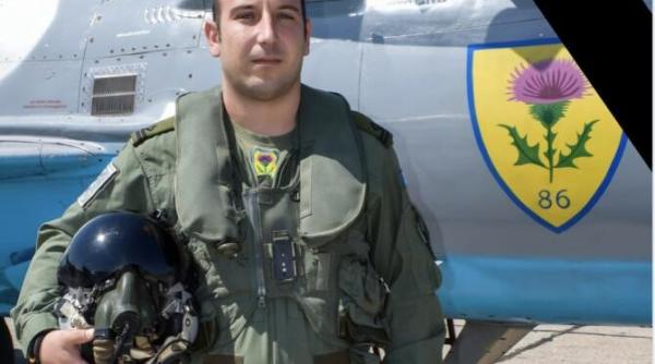 mama pilotului mort in accidentul aviatic statul roman si a batut joc de ei a aflat de la televizor vestea mortii