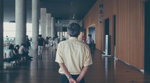 doi profesori australieni au ajuns in siguranta in romania este 2022 nu 1922