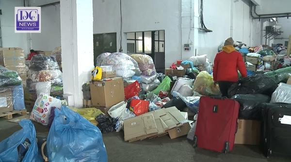 refugiatii ucraineni cazati in tulcea se intorc la centrul logistic si acorda o mana de ajutor am incarcat si descarcat tone de produse