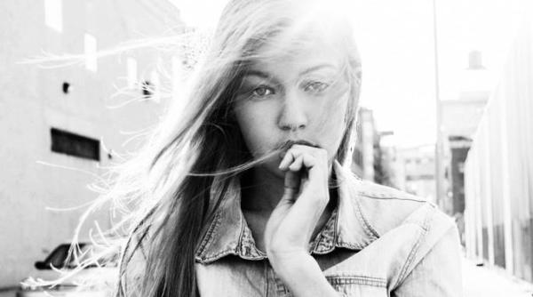 mai multe fotomodele isi doneaza profiturile catre cauza ucrainei gigi hadid se numara printre ele