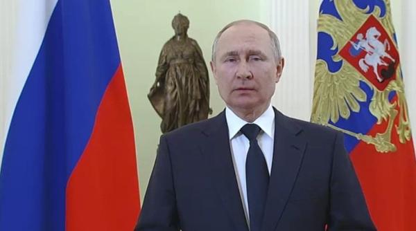 putin le a felicitat pe rusoaice de ziua femeii mesajul sau analizat de un renumit profiler uitati va cum incepe sa se clatine video