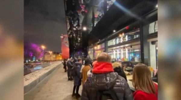 rusii disperati dupa ce mcdonald s a anuntat inchiderea restaurantelor au stat la cozi uriase pentru ultimii hamburgeri video