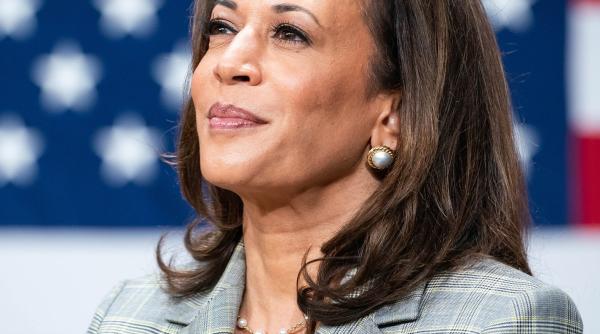 cine este kamala harris prima femeie vicepresedinte al sua aflata in vizita la bucuresti