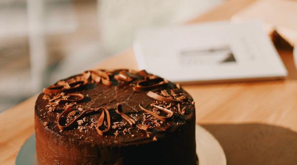 un desert fin si gustos tort de ciocolata de post