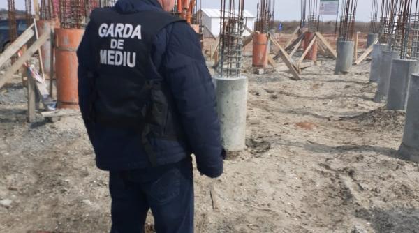 constructii ilegale pe plaja corbu garda de mediu a dispus desfiintarea lor