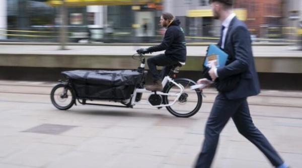 iti poti inlocui masina cu o bicicleta cargo biciclete electrice de marfa ar putea fi raspunsul pentru reducerea traficului si a poluarii