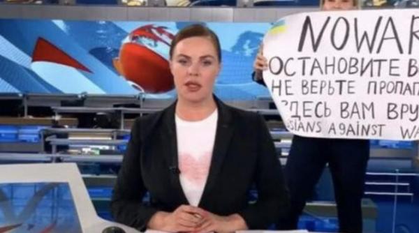 cine este marina ovsiannikova jurnalista care l a sfidat pe putin in direct la pervii canal