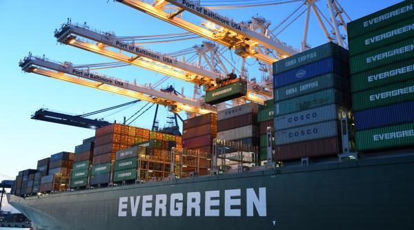 la un an de la incidentul ever given o alta nava a companiei evergreen a ramas blocata