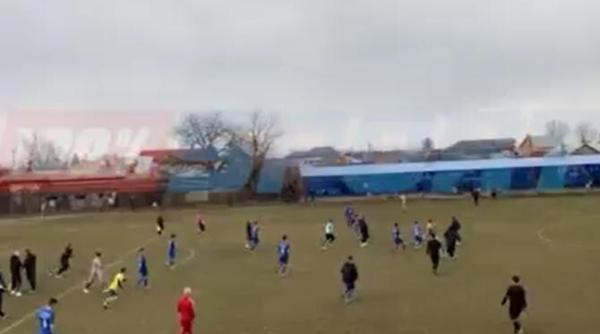 bataie la un meci de fotbal intre juniori avem 7 jucatori indisponibili doi au ajuns la spital unul si a pierdut cunostinta de 2 ori