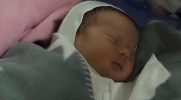 bebelusii nascuti prin mame surogat isi asteapta parintii in buncarele din kiev