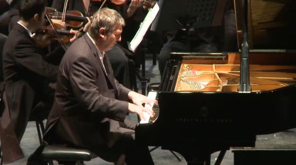 celebrul pianist berezovski socheaza nu am putea sa nu ne mai pese de ei sa i asediem si sa le taiem electricitatea