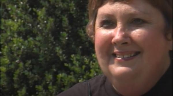 ea este femeia care mananca 3 kilograme de pietre pe saptamana