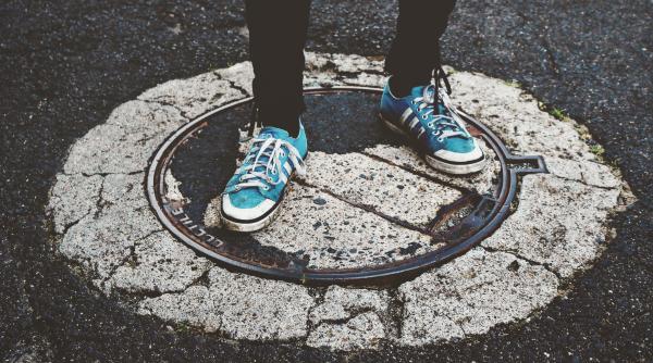 un ucrainean a incercat sa treaca vama ascuns intr o cutie cu lucruri pentru bebelusi video