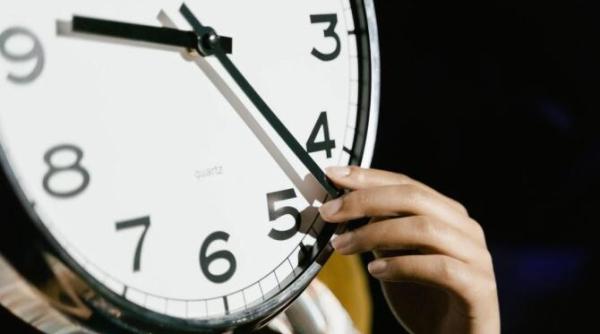 de ce unii oameni intarzie mereu