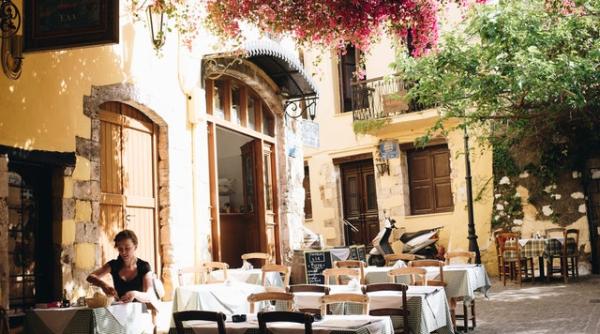 viata in grecia vis spulberat in vacanta e frumos dar sa tot traim in romania facturi de 800 de euro sa mai zicem ca nu sunt spitale ca n au ambulante