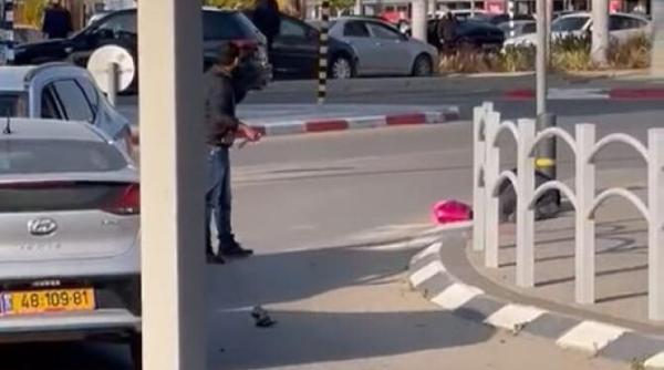 atac violent intr un centru comercial din israel patru persoane au murit