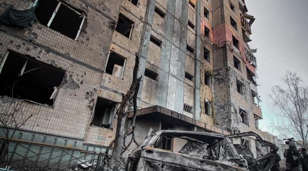 doi suceveni au mers la kiev sa se convinga ca e razboi soldatul a luat o la fuga cu pasapoartele noastre in mana