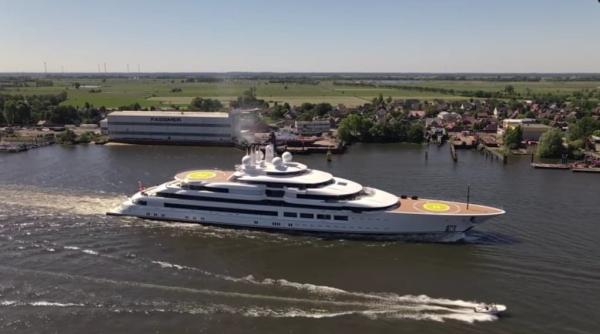 scheherazade al doilea super iaht al lui putin ancorat in italia regiunea toscana foto video
