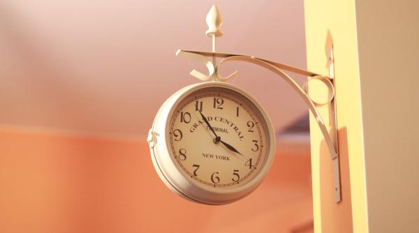 gluma tare despre schimbarea orei