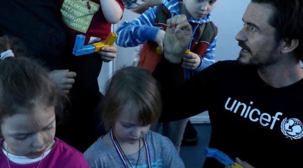 actorul orlando bloom este in republica moldova pentru a ajuta refugiatii ucraineni