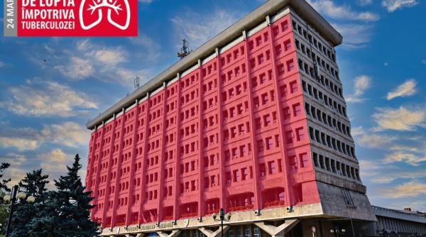 palatul administrativ din ploiesti iluminat joi in rosu culoarea luptei impotriva tuberculozei